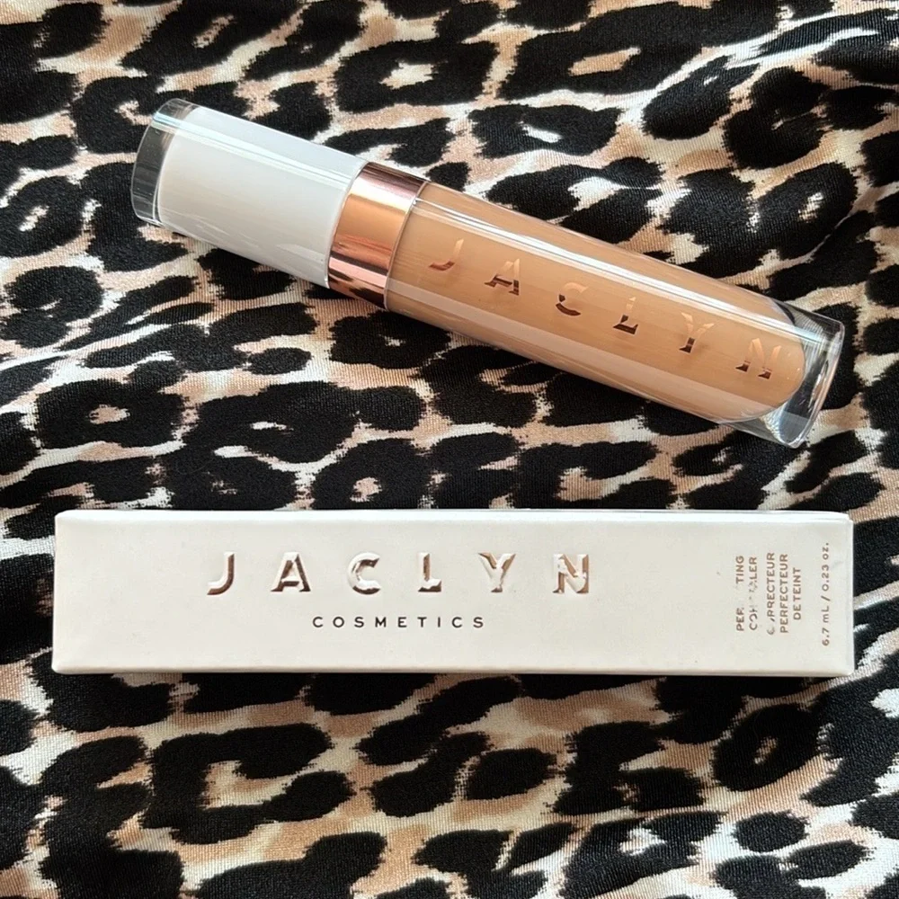 Brand New Jaclyn Cosmetics Perfecting Concealer Tan Red